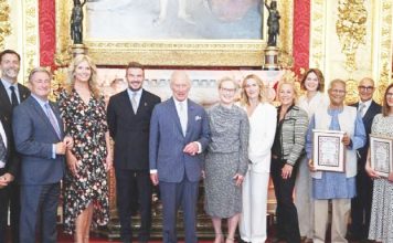 David Beckham, nombrado caballero por el rey Carlos III