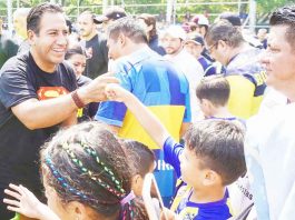 En un ambiente de alegría, Eduardo Ramírez celebra el Día del Padre con familias chiapanecas