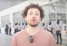 Insultan a Luisito Comunica en la marcha contra la gentrificación en la CDMX