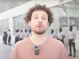 Insultan a Luisito Comunica en la marcha contra la gentrificación en la CDMX