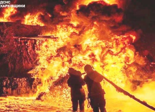 Ucrania dice haber atacado una base aérea rusa, y Rusia lanza cientos de drones