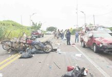 Mujer resulta lesionada tras choque entre mototriciclo y automóvil en el Libramiento Sur Oriente de Tapachula Mujer resulta lesionada tras choque entre mototriciclo y automóvil en el Libramiento Sur Oriente de Tapachula